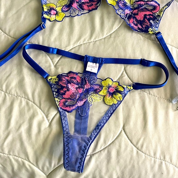 Exotic Lingerie Set ๐๐ฉท๐ - Picture 7 of 12